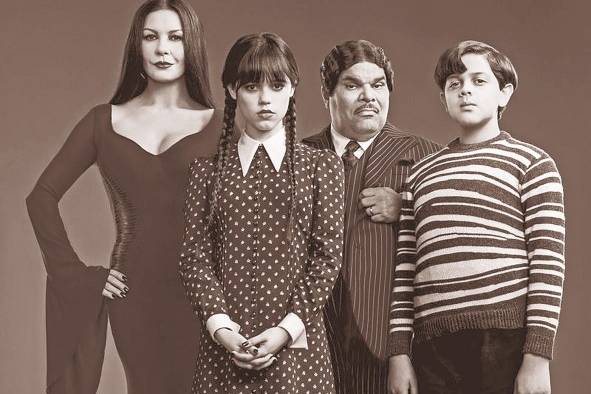 La nueva familia Addams, quienes acompañarán a Merlina a lo largo de la serie.