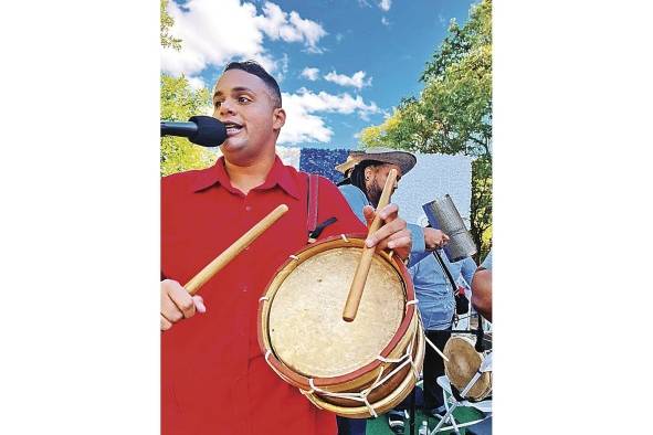 'Chakatín' participó junto al grupo El Juncal.