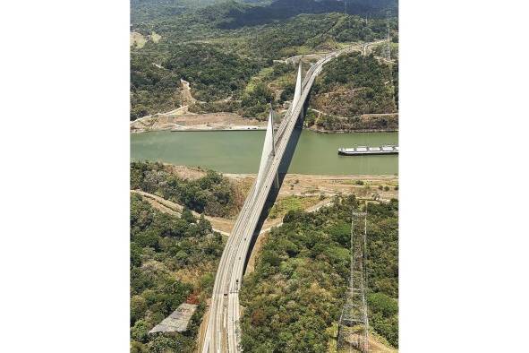 El Canal y la ciudad de Panamá, a vuelo de pájaro