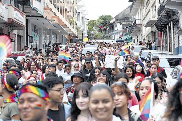 Cada junio las distintas comunidades LGTBIQ+ del mundo se unen para conmemorar las revueltas de Stonewall en New York.