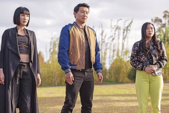 Simu Liu se estrena como actor en Marvel, junto a Awkwafina y Fala Chen.