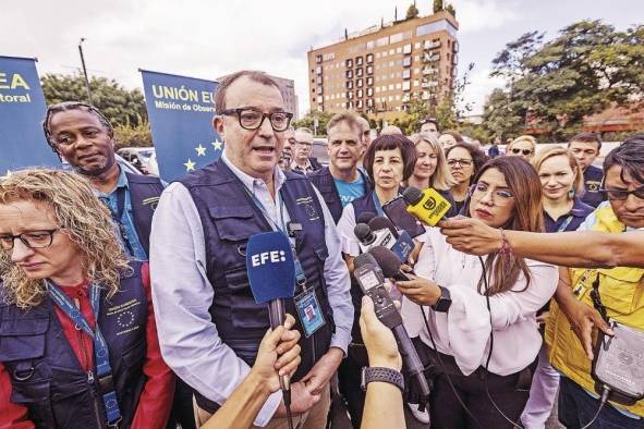 Un grupo de estudiantes protesta a favor de la candidatura del Movimiento Semilla.