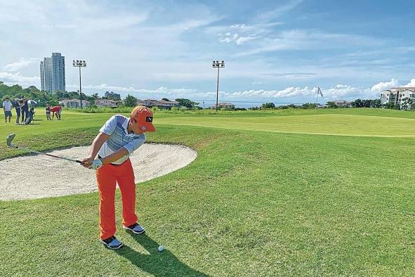 A diferencia de otros deportes, en el golf para niños el respeto a las normas y al resto de jugadores es crucial.