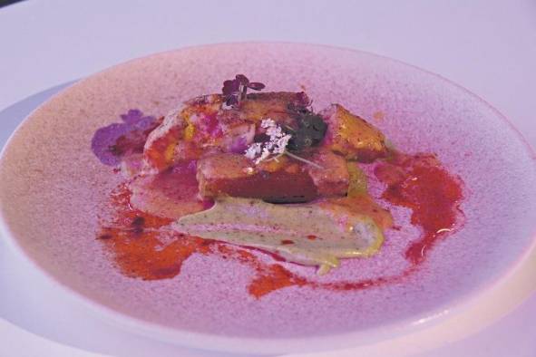 Bacalao en costra con salsa cremosa de arracacia y lulo infusionada con eucalipto, de Yuvraj Sawant