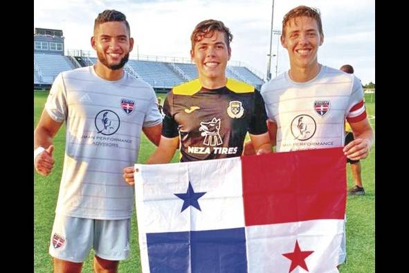 Diego Espino, Carlos Zúñiga y Tommy White durante enfrentamiento en días pasados.