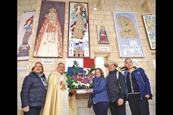 Entronización de imagen de Santa María la Antigua en Israel