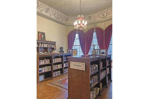 Colección de libros en el museo