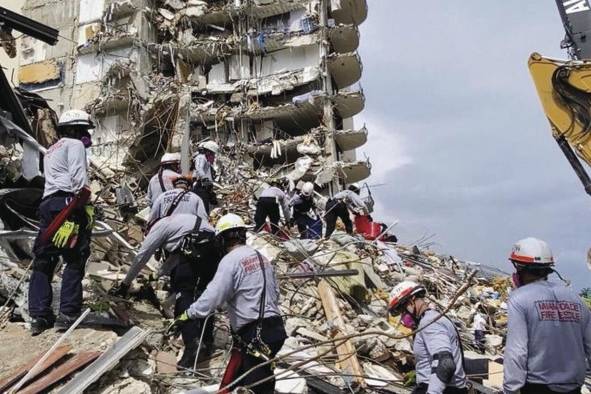 Más de 370 rescatistas se han reunido en la zona del derrumbe desde el pasado jueves.