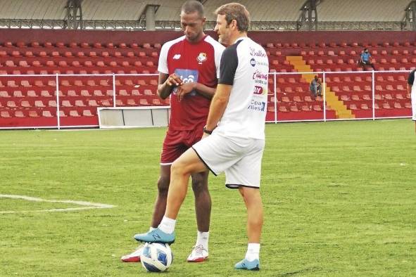 Christiansen, seleccionador nacional, siguió de cerca los entrenamientos. Abdiel Ayarza, fue una de las incorporaciones inesperadas.