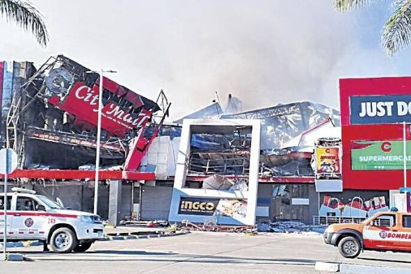 Dos de los tres pisos del edificio de City Mall colapsaron. Del piso de abajo solo había escombros.