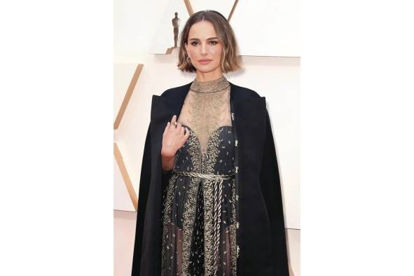 Natalie Portman, vistió de un Dior feminista a la gala.