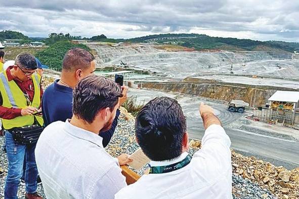 El ministro Alfaro Boyd y la comisión de Comercio y Asuntos Económicos de la AN visitan Cobre Panamá.