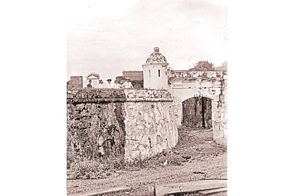 Entrada al antiguo fuerte de San Jerónimo, Portobelo, Panamá.