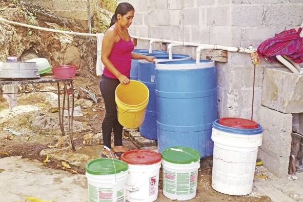 Incluso urbes importantes como al ciudad de Panamá o Colón sufren problemas de suministro de agua.