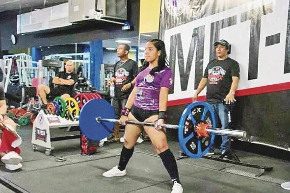 En el 'powerlifting' se debe levantar el mayor peso posible en tres movimientos básicos.