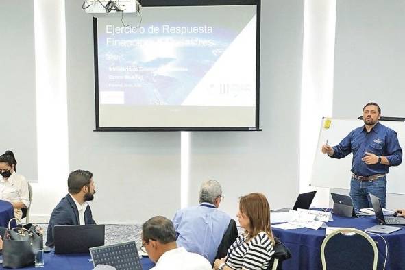 Francisco Álvarez, director de Dicre, durante el ejercicio de respuesta financiera a desastres.