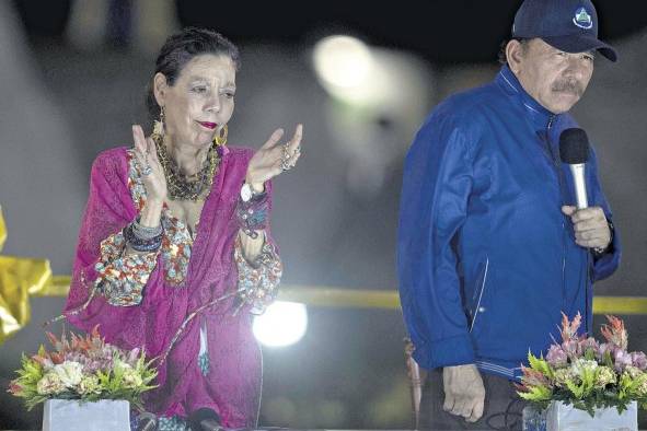 El presidente de Nicaragua, Daniel Ortega (d), y la vicepresidenta Rosario Murillo (i), en una fotografía de archivo.