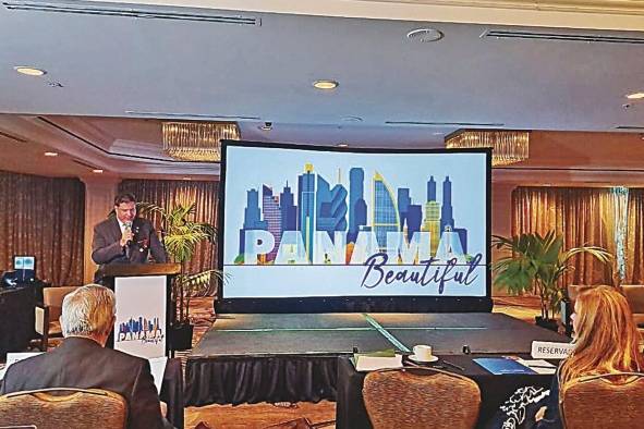 Álvaro Boyd, presidente de Acobir, durante su participación en Panama Beautiful.