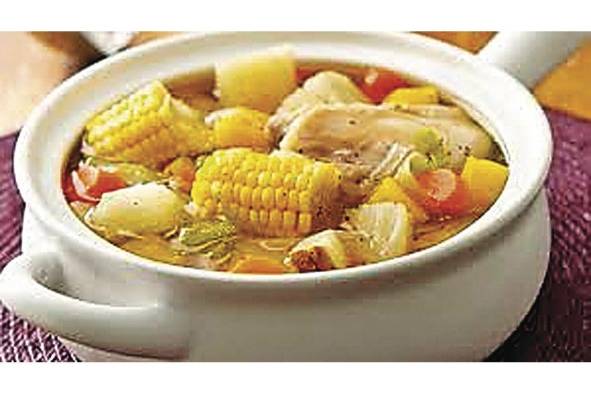 El sancocho de gallina es una receta considerada autóctona, pero sus ingredientes son de diferentes partes del mundo.