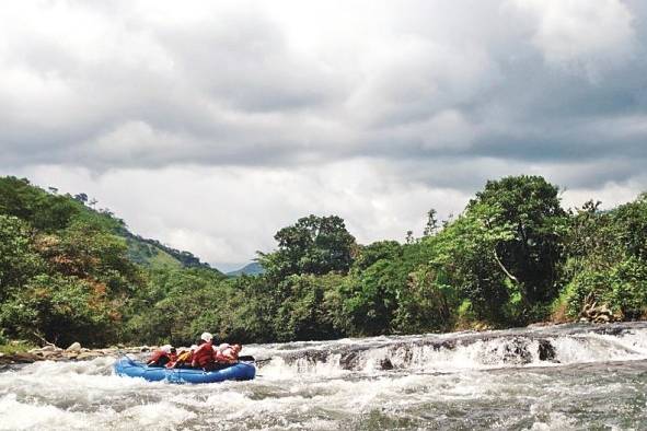 Haciendo 'rafting' por el río Grande de la provincia de Coclé.