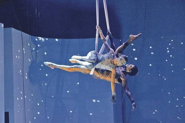 Los movimientos circenses son pilares de la fusión de danza contemporánea.