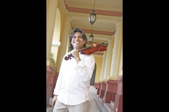 Luis Casal, violinista, hermano del fundador y participante del Festival Internacional Alfredo De Saint Malo.