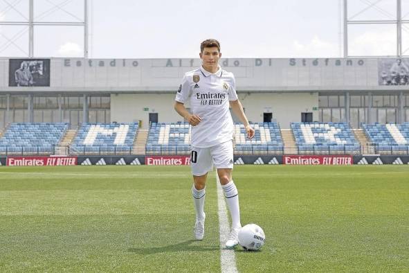 El lateral izquierdo Fran García durante su presentación como nuevo jugador del Real Madrid