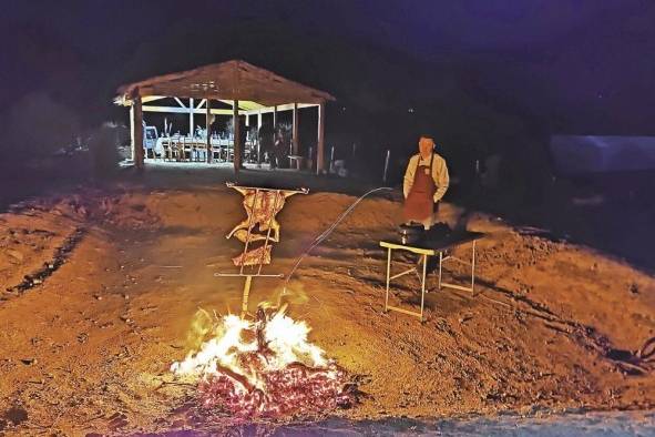 Las noches son espectaculares, se pueden ver las estrellas bajo la luz de la fogata.