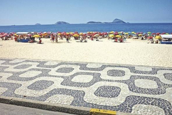 Diseño del pavimento del litoral costero en Ipanema, Rio de Janiero, Brasil.