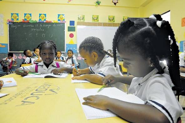 El Ministerio de Educación analiza retomar las clases presenciales en las comarcas donde hay menos casos de covid-19; la escuela debe contar con agua potable.