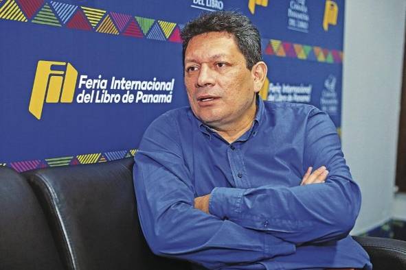 El escritor y poeta salvadoreño Jorge Galán