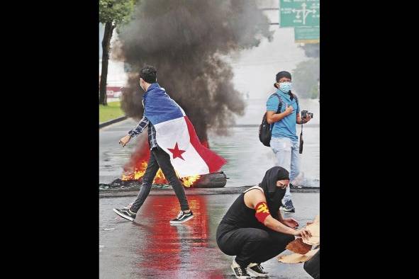 Estudiantes universitarios, protestaron por el recorte presupuestario de la UP