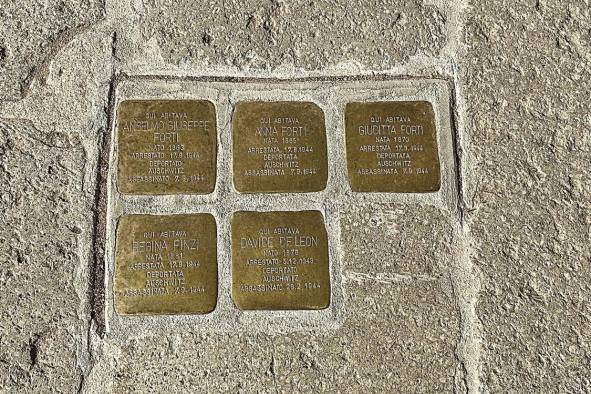 Placas conmemorativas de judíos fallecidos durante la II Guerra Mundial