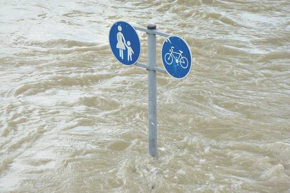 Los riesgos hidrometeorológicos, como las sequías, las olas de calor, de frío, los ciclones tropicales y las inundaciones, han provocado, lamentablemente, la pérdida de cientos de vidas.