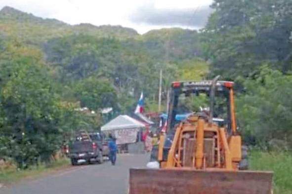 Trabajadores esperan que se establezca un corredor humanitario