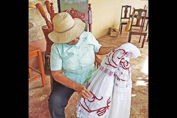 El folclore manifiesta el sentido de pertenencia, arraigo y acervo cultural de cada nación mediante la música, bailes, celebraciones y muestras artesanales.