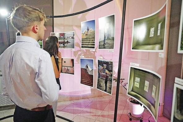 La muestra fotográfica es parte de la celebración del mes de la fotografía en la Alianza Francesa.