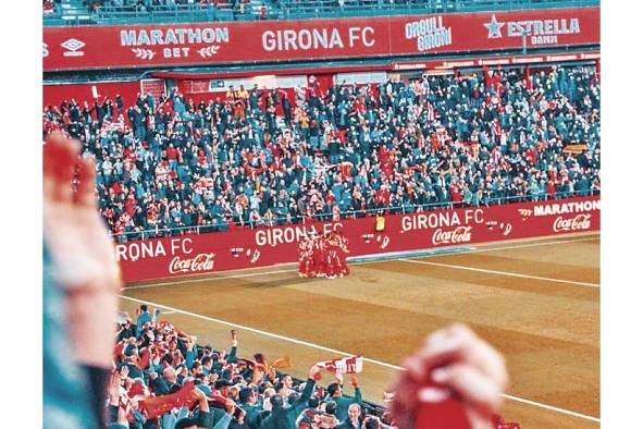 El fútbol es uno de los deportes, que cuenta con decenas de patrocinadores a nivel mundial.