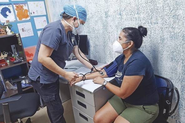 Para Lezcano, en las últimas semanas los pacientes con la enfermedad han disminuido. Los que se atienden en la cínica son pacientes con secuelas del virus.