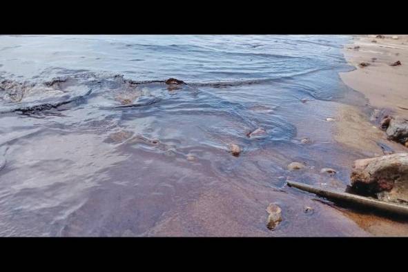 Derrame de combustible en las inmediaciones de la isla Taboga afecta las costas aledañas.