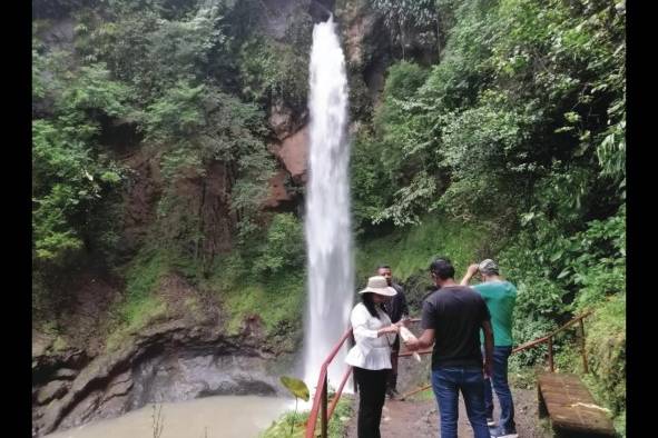 Un imponente chorro nace de la reserva natural de Villa Tavidá en Chigurí Arriba, Penonomé.