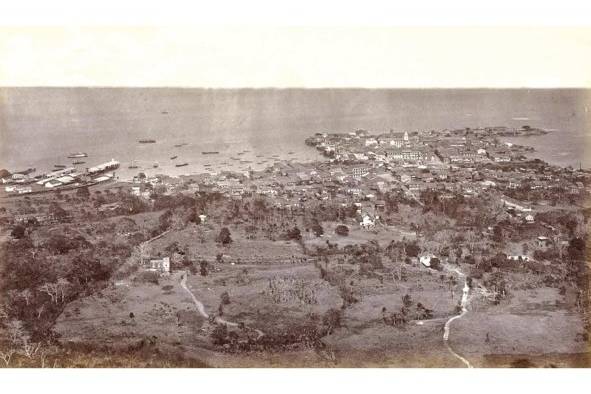 Panorámica de la ciudad desde el Cerro Ancón, del fotógrafo Eduard Muybridge.