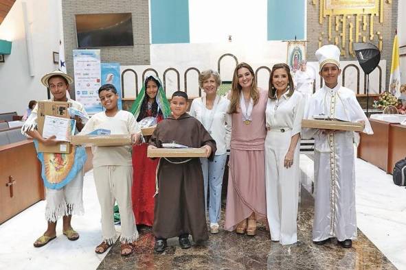 A los estudiantes de cada provincia y zona comarcal que viajaron a la capital para el certamen final, se les agasajó con dos días de actividades educativas y esparcimiento.