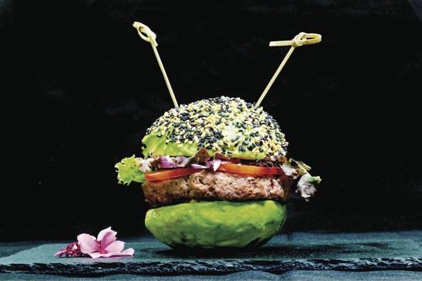 Avo burger, con todo sus aderezos