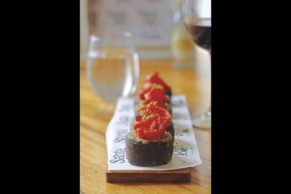 Bocaditos de morcilla de Burgos y pimiento escalivado