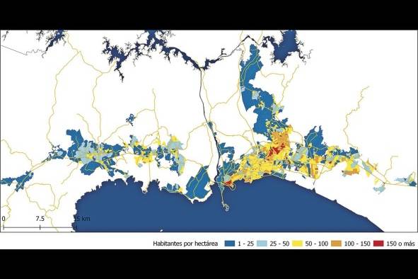 El área metropolitana de Panamá tiene una densidad global de 55 habitantes por hectárea, siendo los barrios de Santa Ana, El Chorrillo y algunos sitios dentro del distrito de San Miguelito los más densamente ocupados, con unos 150 habitantes por hectárea.