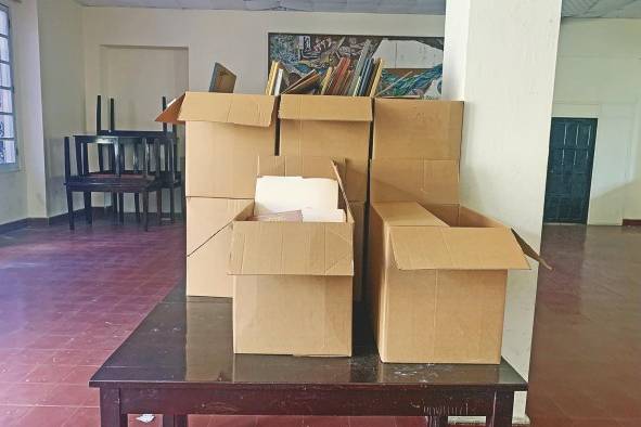 Cajas que contienen el inventario que se salvó