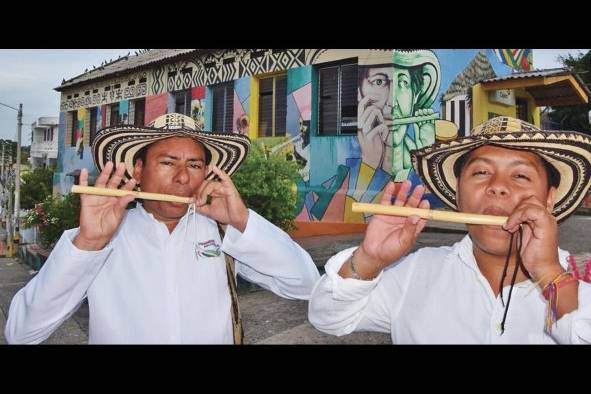 En Panamá se popularizó la cumbia de acordeón y guitarra en la década de 1930; el instrumento símbolo de esta fue la mejorana.