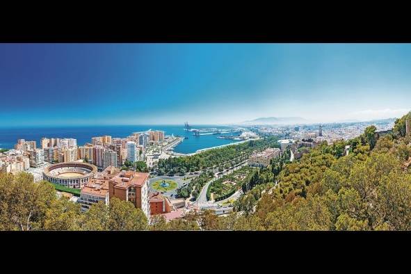 Vista aérea de la ciudad de Málaga, España.