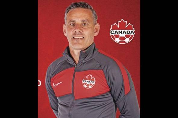 Herdman, el entrenador inglés que llegó del fútbol femenino